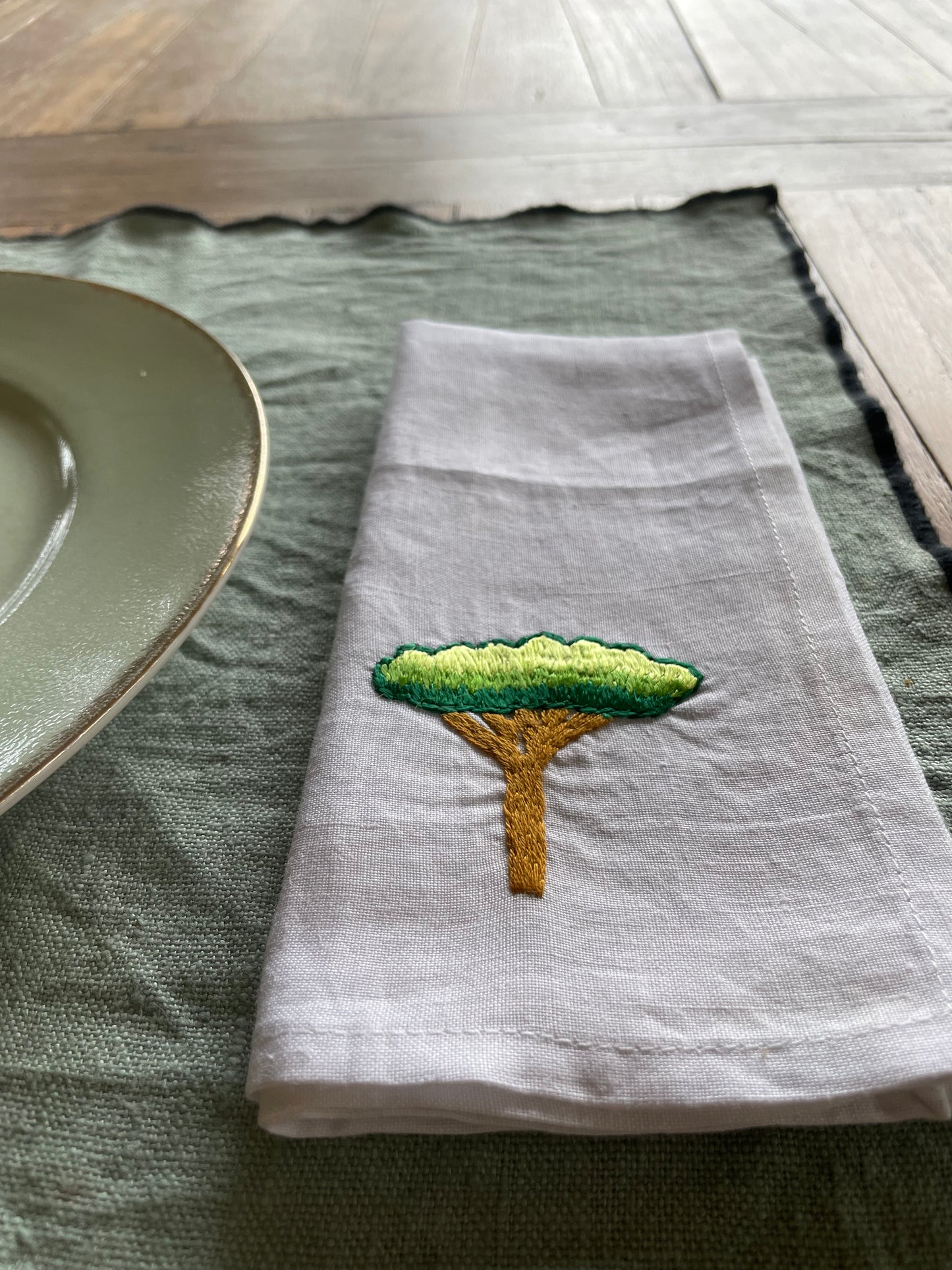 Serviette de table brodée Pin Parasol